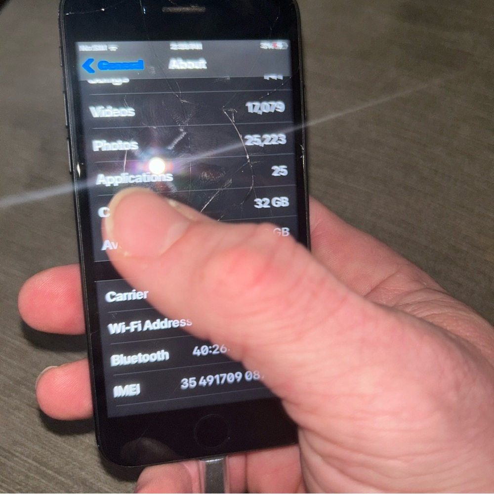 Black Smartphone with Cracked Screen IPHONE 7 32 GB all else works